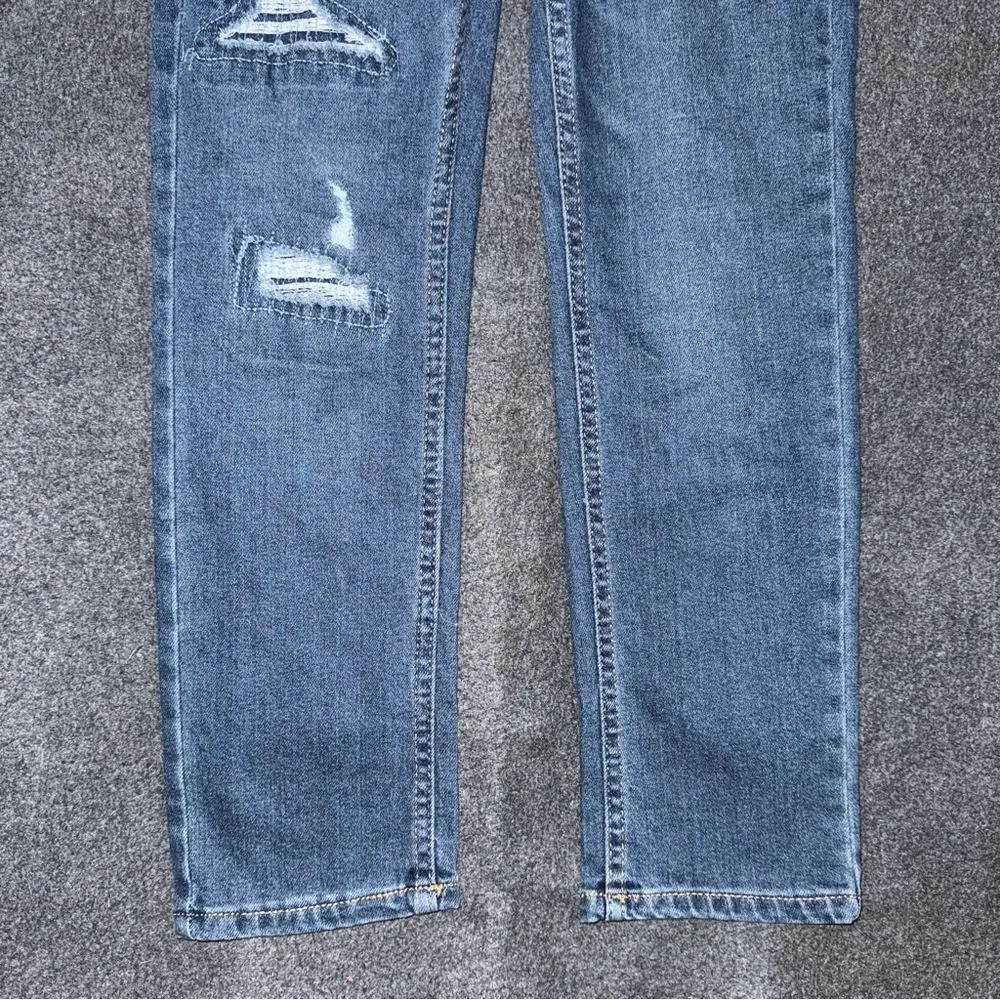 NWT Levi’s 502 Regular Taper Jeans Boys 8 (24x25) Medium Wash Stretch Distressed